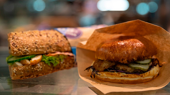 Frikadelle og kylling sandwich fra Blika Quick-food i Randers Storcenter